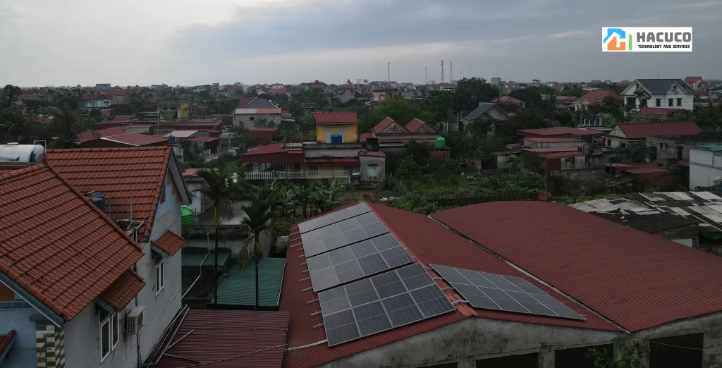 hệ thống tấm pin tại Dự án điện mặt trời Trang trại chăn nuôi Quỳnh Phụ